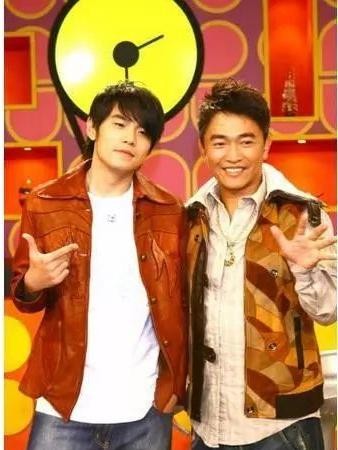 周杰伦的传奇音乐之路：从《超新人王》到国际巨星