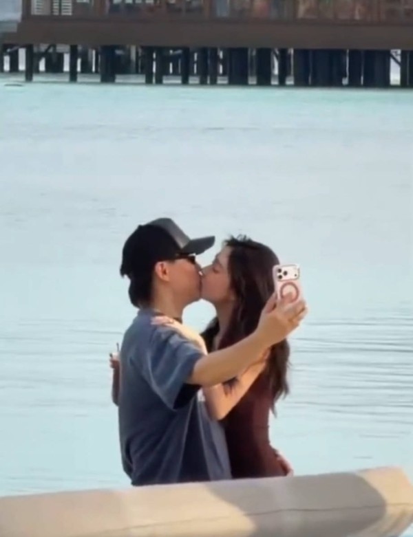 从网红到演员，易梦玲凭什么拿下音乐才子胡彦斌？