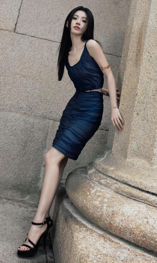 米兰时装周的红毯最近真是热闹，明星们的穿搭一个比一个有话题，有的让人眼前一亮，有的却实在让人看不懂