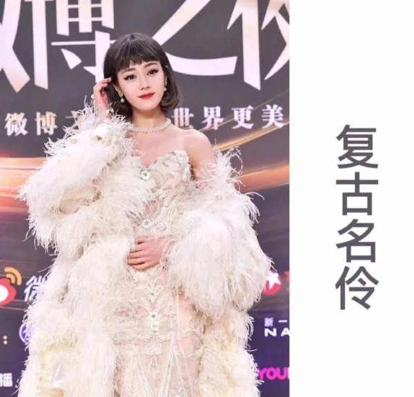 灵动与优雅的交响：赏析迪丽热巴的时尚穿搭