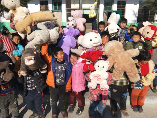 温暖冬至 筑梦希望 ——郑州慈善志愿者走进登封市颍阳镇郭寨小学冬至慰问行