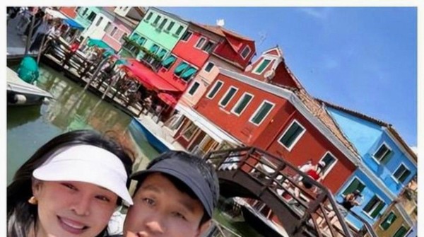 “颜值差”三个字在热搜上比离婚还扎眼,人们热议背后折射的社会审美压力,昨晚一张15对明星夫妻合照引发广泛关注