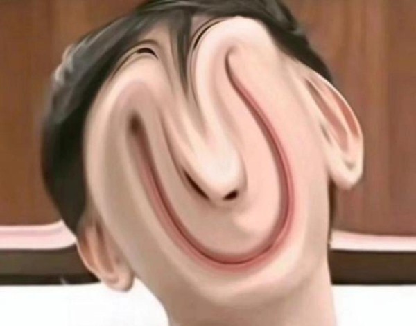 发现一个现象，时代少年团女粉丝大多是圆脸肉肉，女粉丝数量庞大占据主导地位，身边这样的姑娘手机壳钥匙扣全是小炸们周边