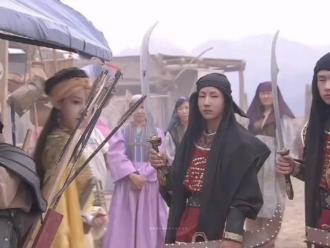 古装剧展现倾城美貌与权威气质