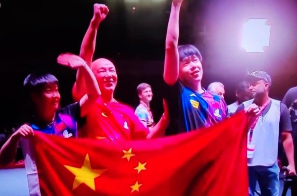 刷到肖战的这张照片,被感动到了,总有人在我们看不见的地方默默支持和守护他们,这份爱温暖而珍贵