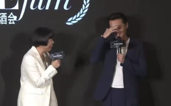 胡歌回应自拍被费曼p图说了什么？称自己没有长大与小孩有共同语言