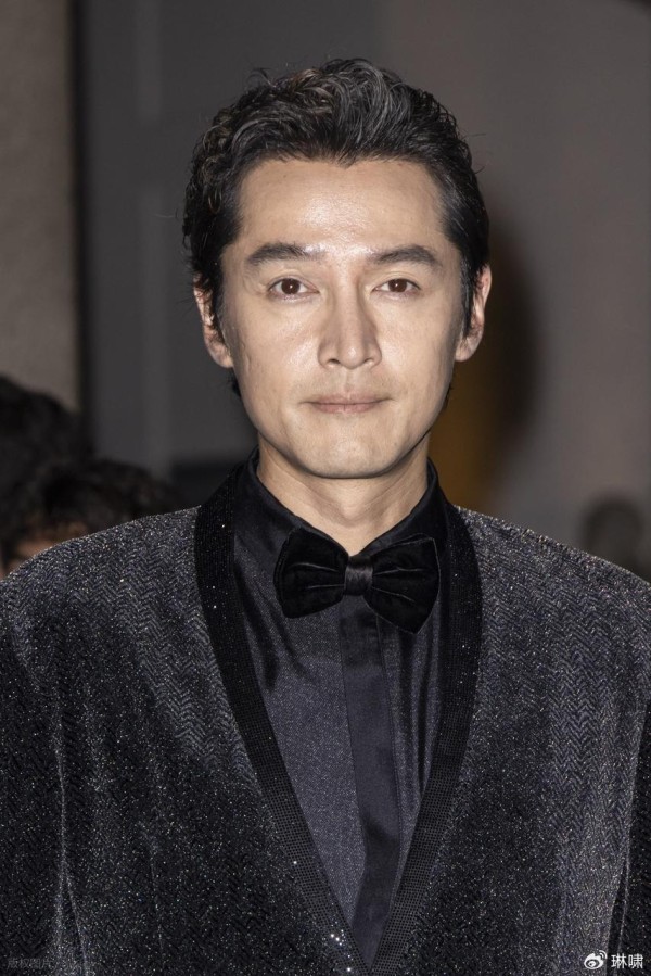 胡歌文淇跳企鹅舞引爆模仿潮：明星联动如何让小众舞蹈破圈狂欢？