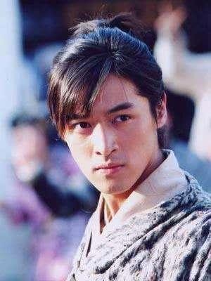 胡歌微博深夜发文：妈妈你开心吗？我尽力了，网友：心疼胡歌！