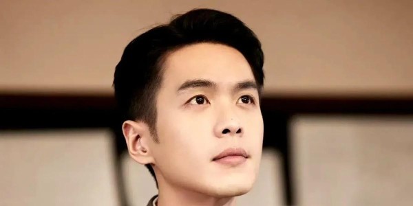 国庆晚会背后的舞台设计师：李宇春的鼓励与人生转折的感人故事