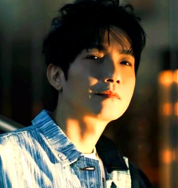 音乐选秀冠军的旅程：挑战与坚持