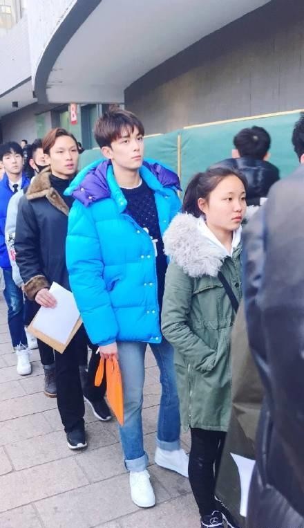 吴磊北电艺考戴口罩，和王俊凯比太“迷你”，能成为王俊凯师弟吗