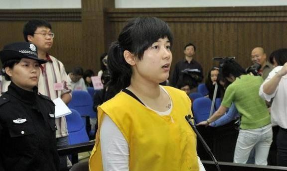 她是开美容院起家的女老板，开公司搞亏本经营，却成了亿万富婆