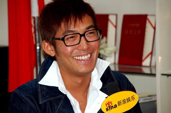 小江鼓励演员做音乐创作 张博录歌录到吐