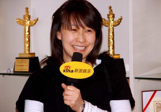 小江鼓励演员做音乐创作张博录歌录到吐(图)