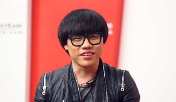 《中国好声音》有7个冠军学员，但只有一个女生，却只有她红了