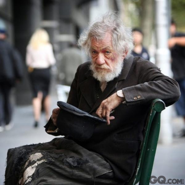 “我认为异性恋是十分有趣的,也是不可避免的。麦克白、理查三世和李尔王(均为莎士比亚戏剧中角色)他们都不是同性恋。我并不想因为同性恋这个原因而被别人区别对待。”