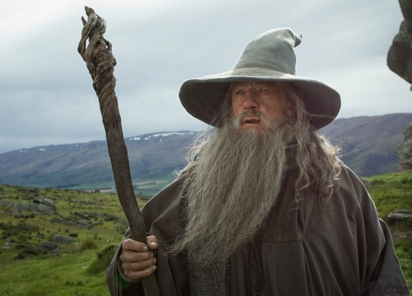 “最开始参与表演的时候,我认为这是我宣泄情感的出口,并且也能做一些在现实生活中不是特别愿意做的事情。后来,扮演某个角色成为告知真相的一个途径,情感也能得以宣泄。因为在工作完成的过程中,我的表演就更加出色了。诚实让人变得更完美。”