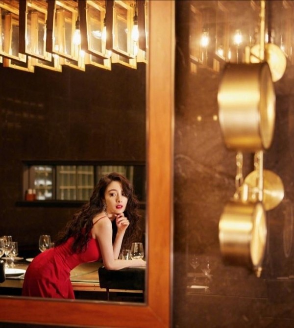 杨幂再现凶狠身材，颠覆传统女性美引热议