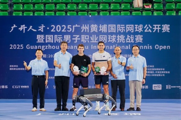 全地形自适应+多模块搭载,解析MAXHUB X7四足机器人如何服务大型体育赛事