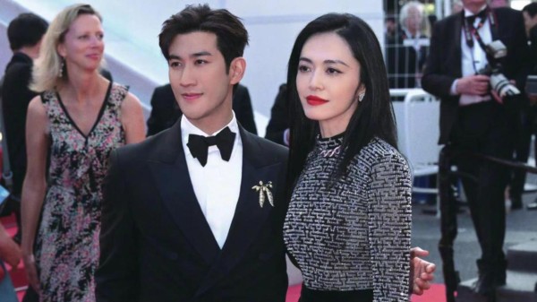 姚晨：戛纳红毯如集市般窄小拥挤。晒出真实红毯照，别被修图忽悠