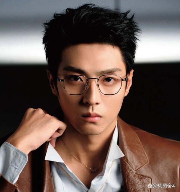 娱乐圈她们的选择流量巅峰与自我突破，明星如何走得更远？