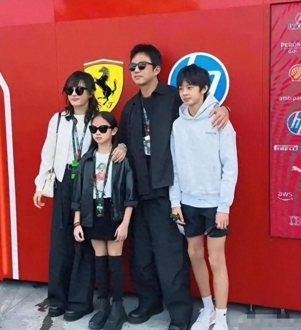 官媒实锤！46岁邓超五封金鸡主持破纪录，5个月移民谣言彻底翻车