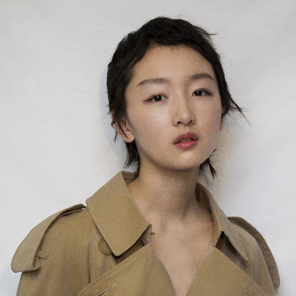 英国奢侈品牌Burberry正式宣布演员兼导演赵薇、演员周冬雨出任品牌全新代言人