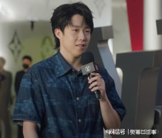 王楚钦LV首秀惊艳巴黎，体育明星秒变时尚icon