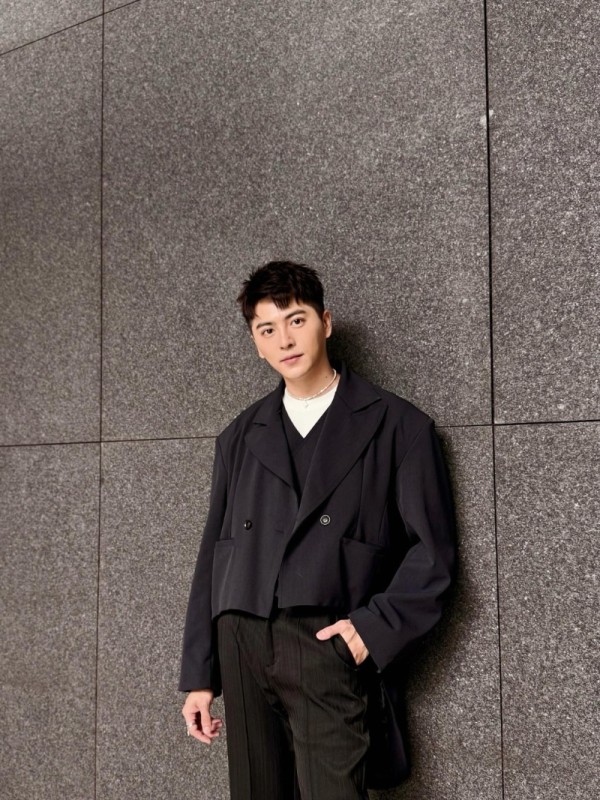 黄新皓在内地发展时，曾接拍腾讯、浙江卫视的古装剧。