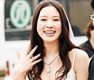 女明星七亿豪华奢侈婚礼隐藏故事