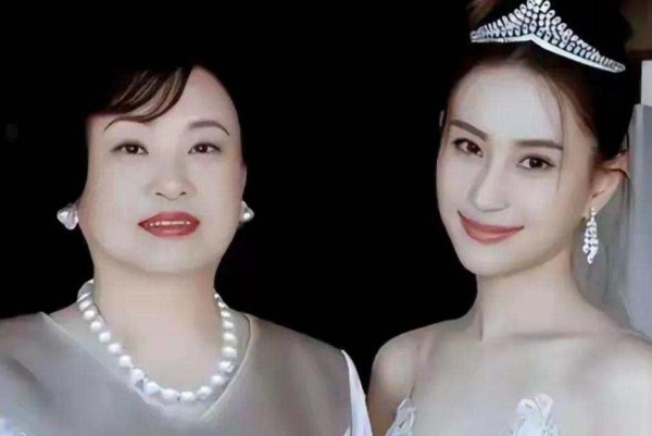 窦骁何超莲豪门婚礼惹热议：“爱与规则同台”的背后，还有哪些精彩细节？