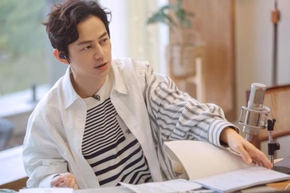 最受欢迎的综艺嘉宾：何炅第5,王一博差点登顶,榜首是收视女王