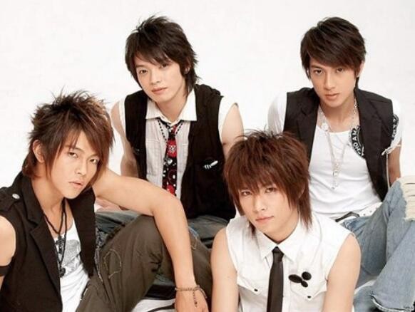 炎亚纶脱离偶像剧，转型硬汉类型，演武打戏不用替身，代入感极强