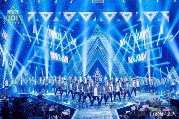 53岁女老板性骚扰6位男练习生？网友直言：市场太乱，成名不易！