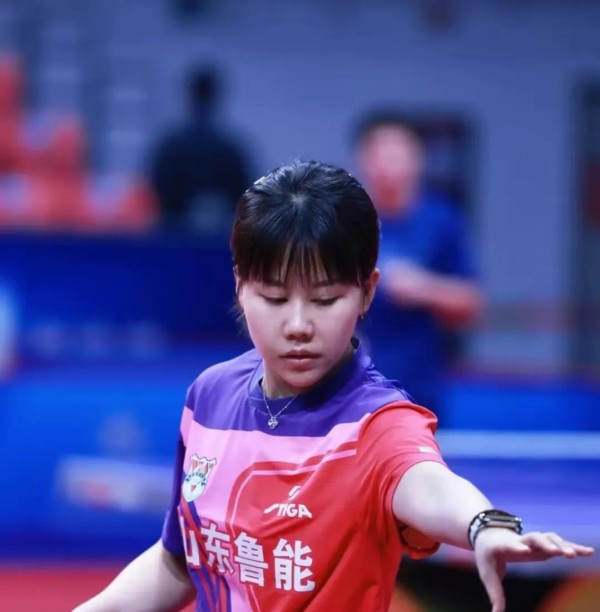 你在爱你的笑容:近年来,一场关于娱乐圈“流量与实力”之争的讨论再次引发热议。一位流量明星因主演的影视剧口碑失利被推上风口浪尖,随之而来的,是粉丝与大众之间的观点碰撞:流量明星是否真的无法撑起作品质量?更深层次的问题是,流量与质量究竟能否平衡?
这场争议的起因,是某部大制作电视剧的收视率远低于预期。尽管主演的粉丝基础庞大,但剧情薄弱、演技生硬等问题让观众失望,豆瓣评分甚至跌破及格线。有趣的是,另一部...