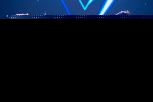 赵丽颖上台领奖，两次被赞敬业！有人注意到她连说三个“没有”？