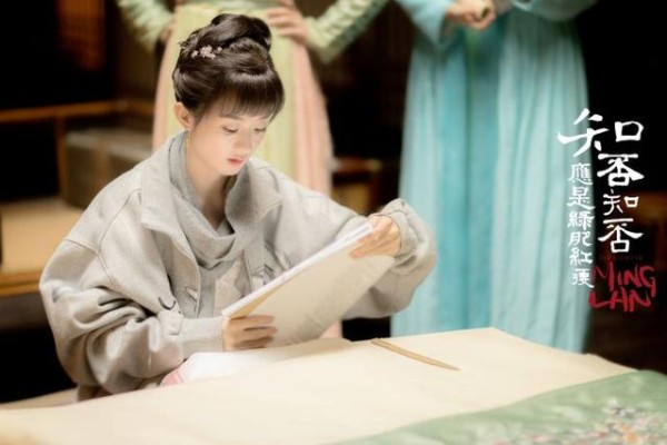 赵丽颖上台领奖，两次被赞敬业！有人注意到她连说三个“没有”？