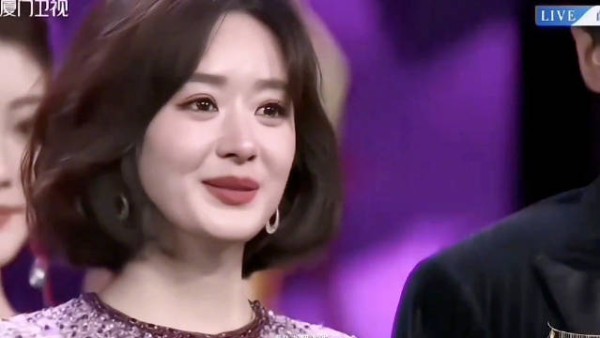 回顾一些@赵丽颖 的获奖经历，她真的做到了坚定自己的信念，努力的付出，未来一定会让你满载而归