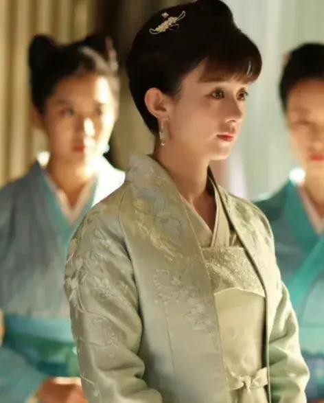 赵丽颖获飞天奖激动落泪,18年拼搏背后的故事是什么?