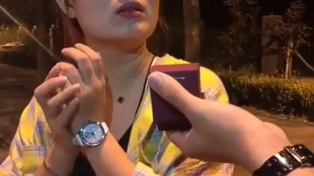 异地恋情侣见面，女孩说了这样一句话，网友：熬过异地恋的有几个-国语720