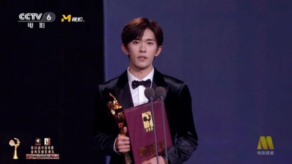 金鸡奖史上最年轻影帝易烊千玺：他成了当下职业演艺人的成功模板