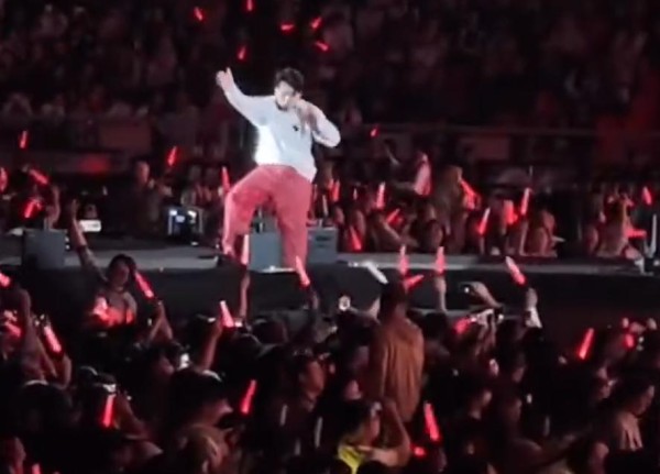 47岁杨宗纬西宁演唱会摔下舞台，头部着地短暂昏迷，本人发文报平安：我没事