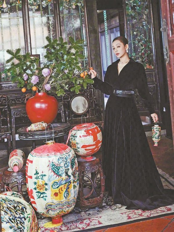 　　宁静在兰琴古厝留影。（图源：微博@宁静）