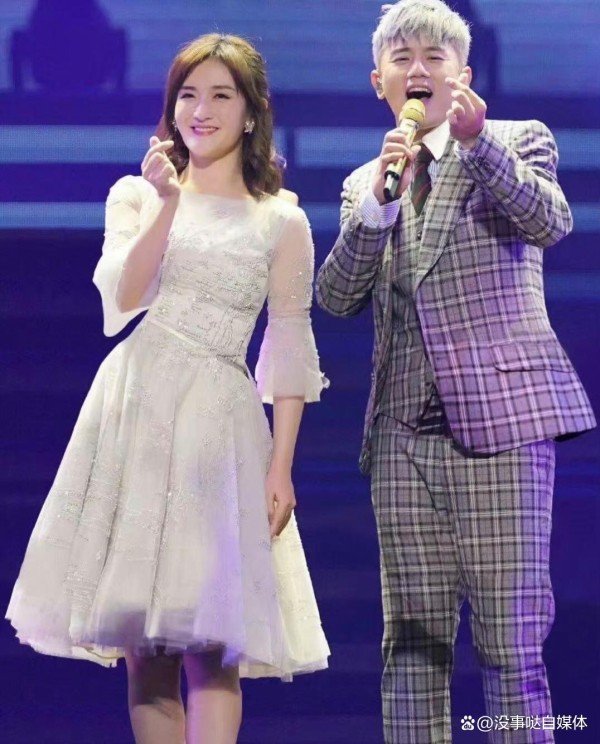 网传知名经纪人杨天真签约了谢娜和张杰