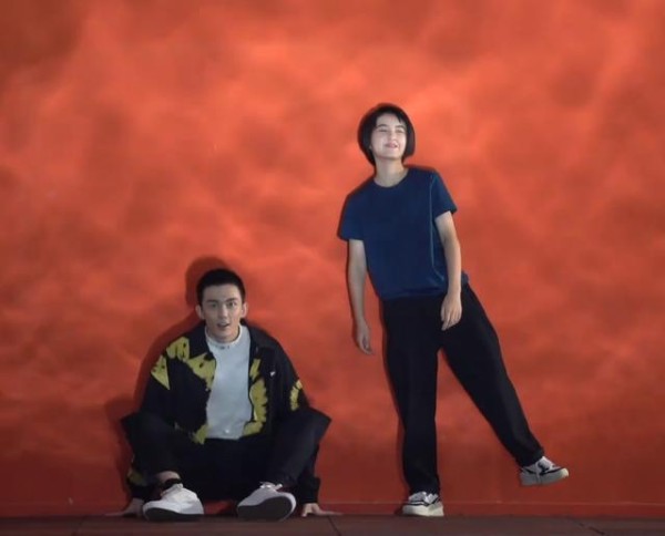 张子枫、吴磊合作新电影，拍摄海报花絮被传出，这对CP有点甜