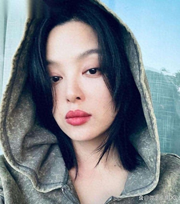 当红偶像塌房内幕：后援会怒撕明星，粉丝经济成敛财骗局？