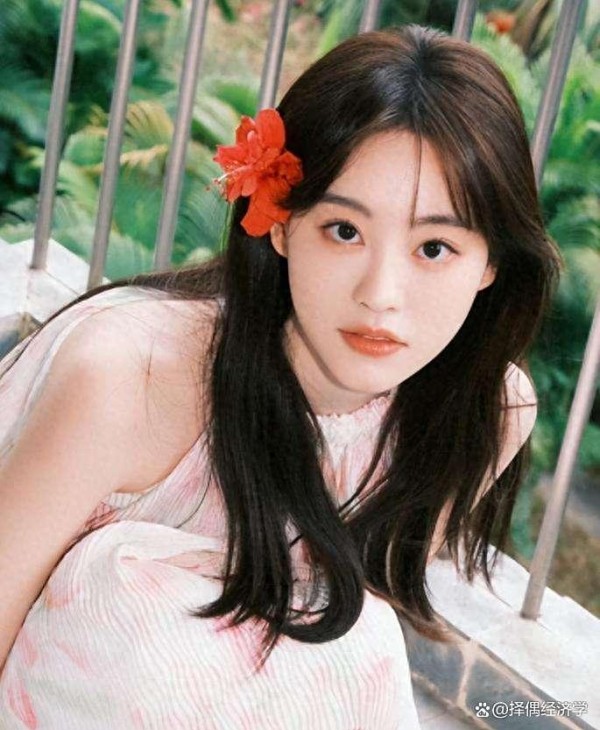 祝绪丹社交“手滑”再引争议！杨幂生日祝福与网友质疑掀娱乐圈舆论风暴