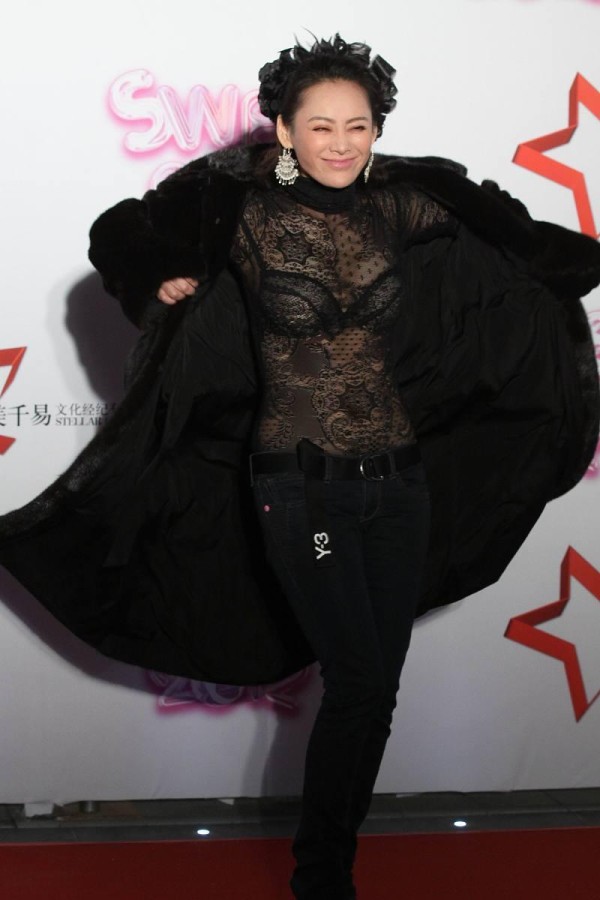 宁静直播爆料明星零社交：娱乐圈“塑料友情”背后的生存法则