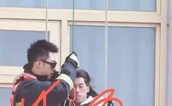 明星敬业与替身：影视拍摄中的真实与选择