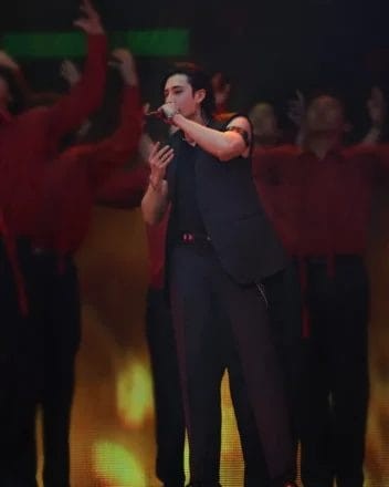 celeb concert outfit